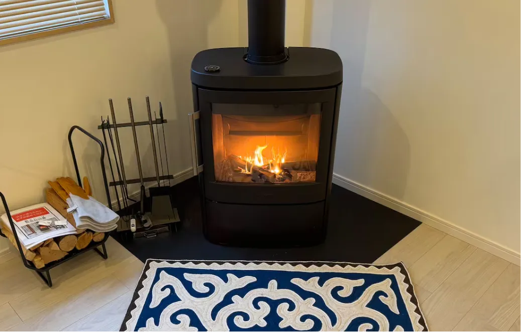 Current Resort East 暖炉