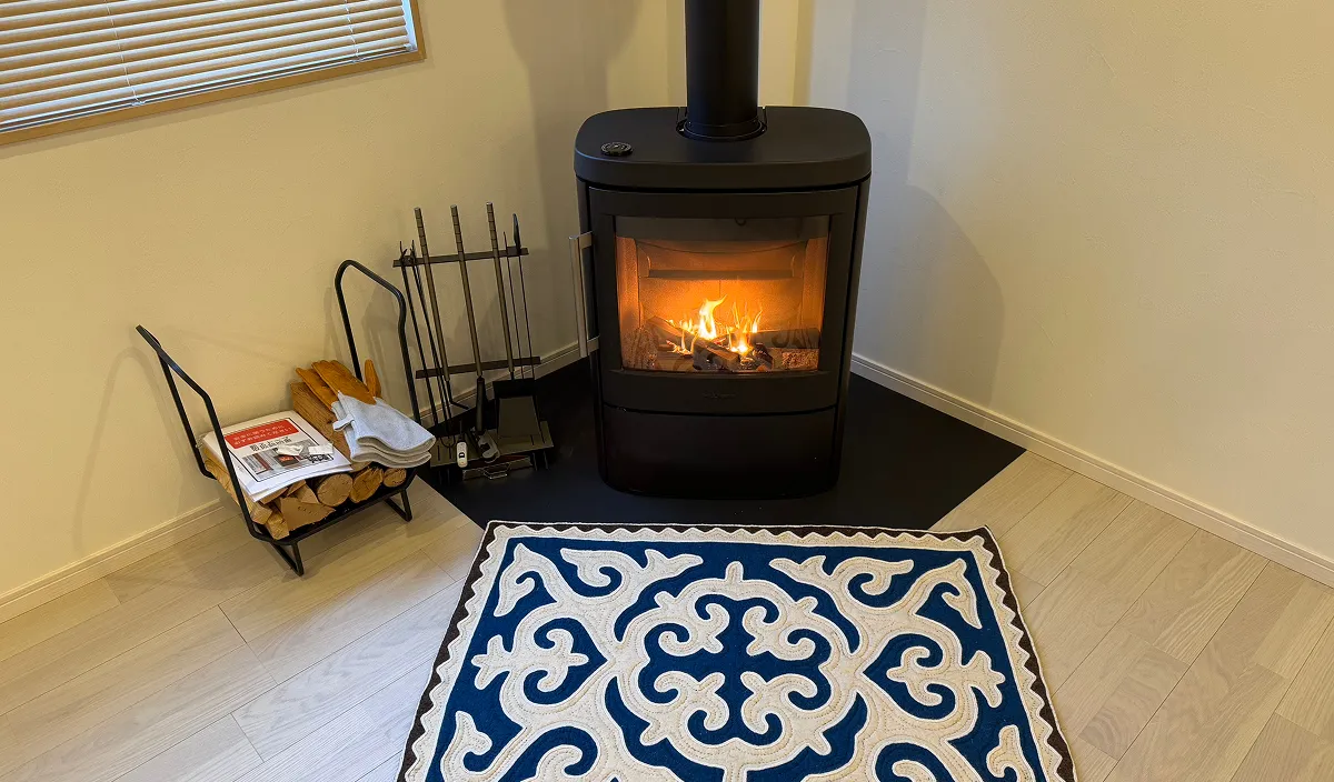 Current Resort East 暖炉