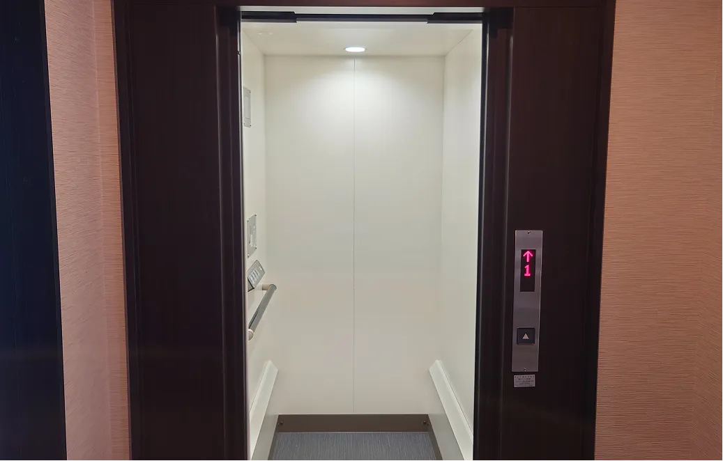 3人乗り（200kg）のエレベーター